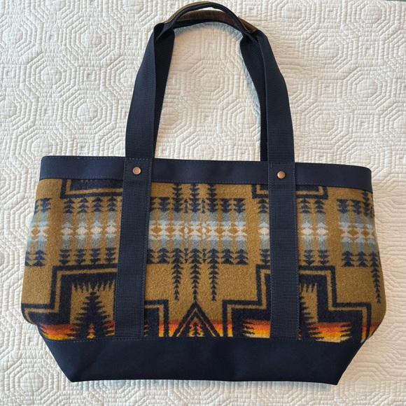 Pendleton Wool Zip Tote - Picture 7 of 12